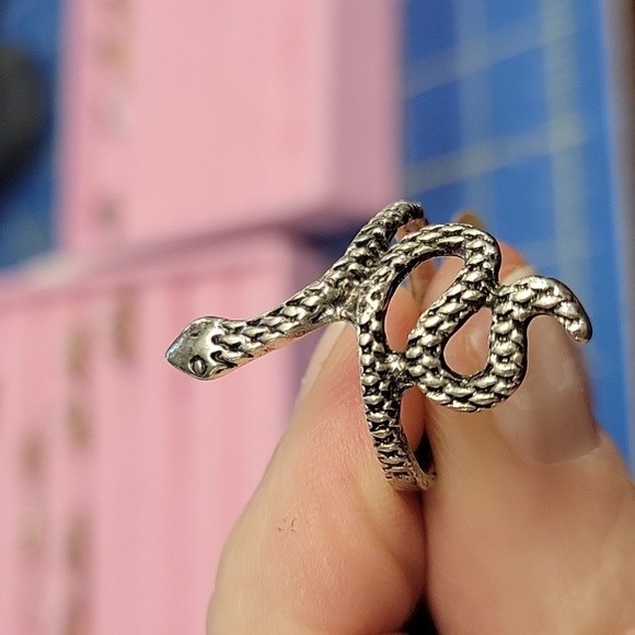 Snake Silver Tone Ring Size 6 - Picture 1 of 3